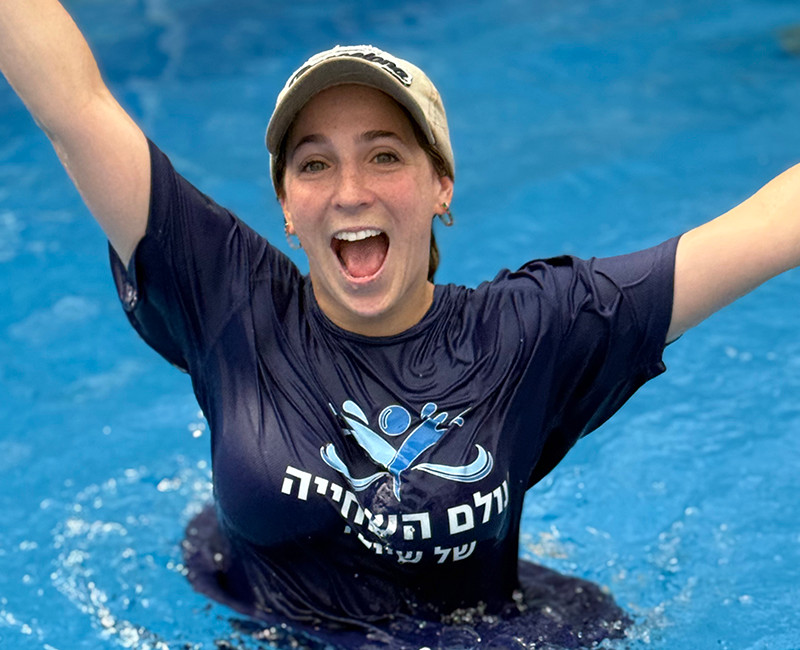 שיילה מדריכת שחייה מוסמכת בקרית גת